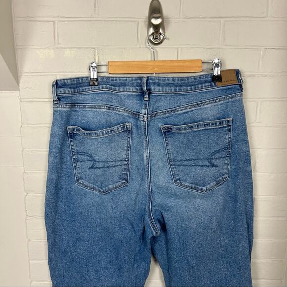 American Eagle Distressed Knee Mom Jeans Size 18 Long - Picture 9 of 10